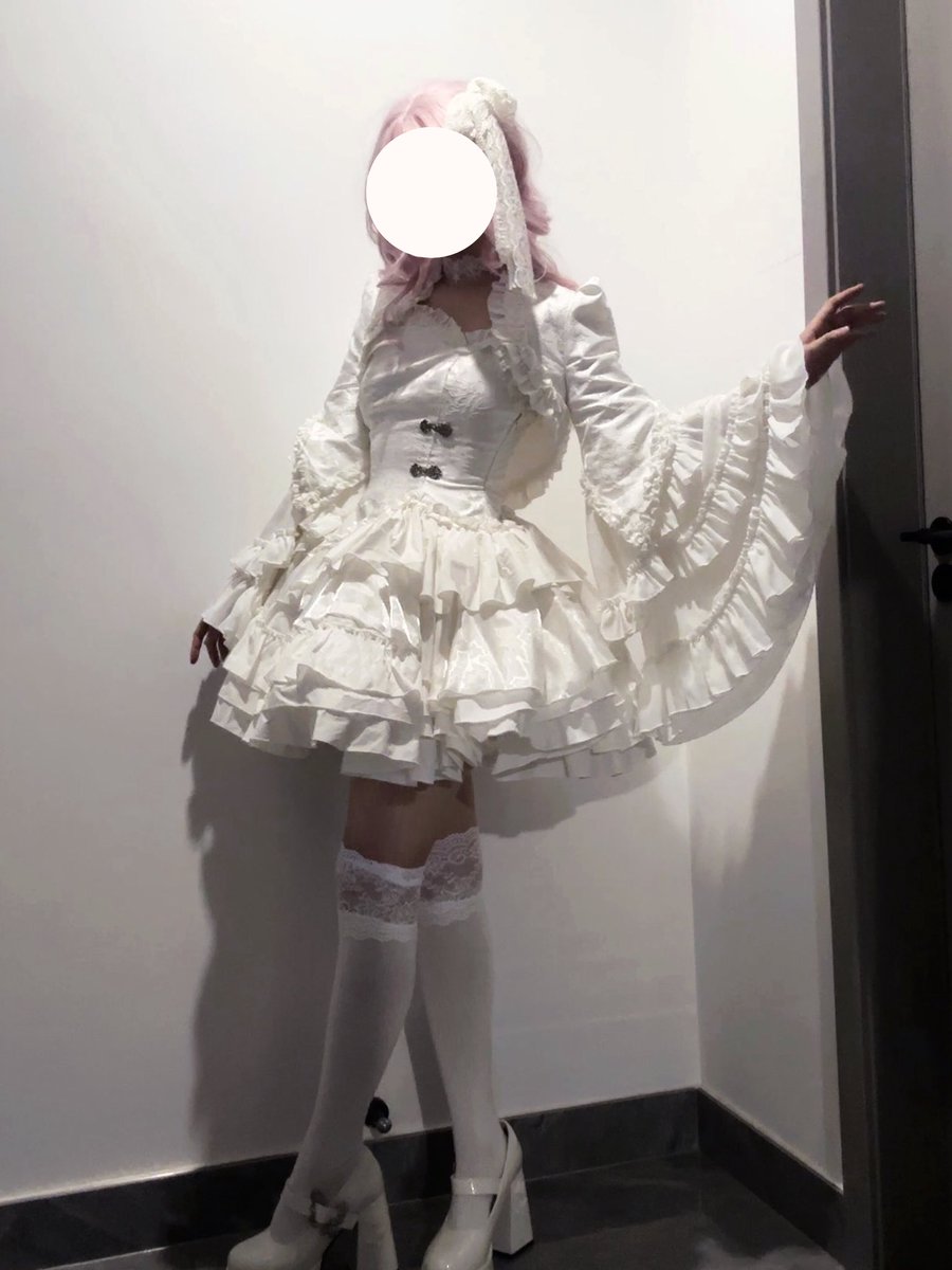 TenWitch2022's tweet photo. SHINE IN THE SHADOWS. #lolitafashion #gothic #lolita #jfashion #fyp #egl #ootd #OotdStyle #vkeifashion #gothicfashion #victoriangoth #dress #ロリータファッション #ໂລລິຕ້າ #стильлолита #tenwitches #Chinalolita #OriginalDesign #OriginalDesignBrand https://t.co/qp3keBK9C9