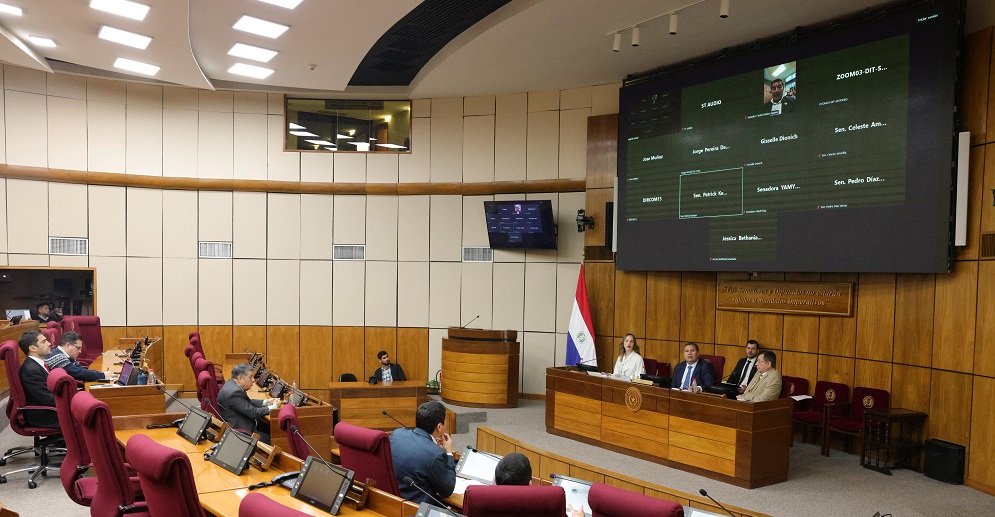 Dan luz verde al proyecto que establece los feriados nacionales y móviles

senado.gov.py/index.php/noti…

#SenadoPy