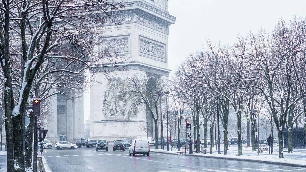 PwitterHate's tweet image. ❄ Froid glacial prévu à Varis pour le reste de la semaine.

En effet, Parseille a installé la clim au Varc des Princes. 🇫🇷

(Larry le magicien)