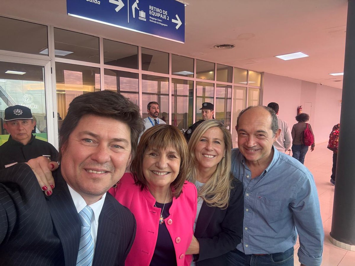 lisandroalm's tweet image. Recibimos a la mejor Ministro de Seguridad del país, @PatoBullrich, que viene a acompañarnos en esta batalla por el futuro de la provincia.
Queremos traer el proyecto del Presidente @JMilei a Corrientes con todo el compromiso y la fuerza necesaria para demostrarle al país lo que…