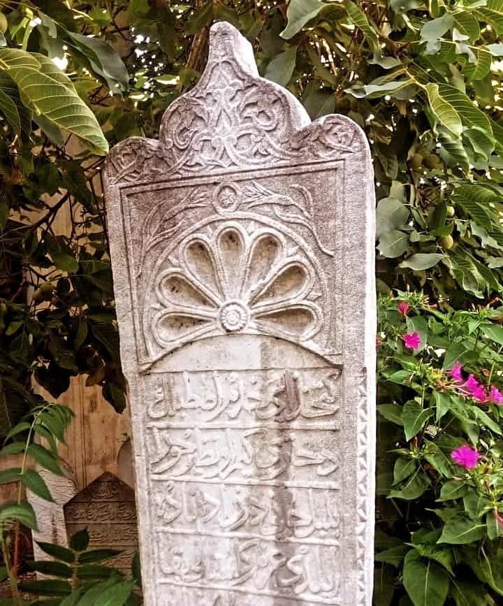 "Ömür, Temmuz güneşi karşısındaki kar gibidir..” 

| Sadî Şîrâzî