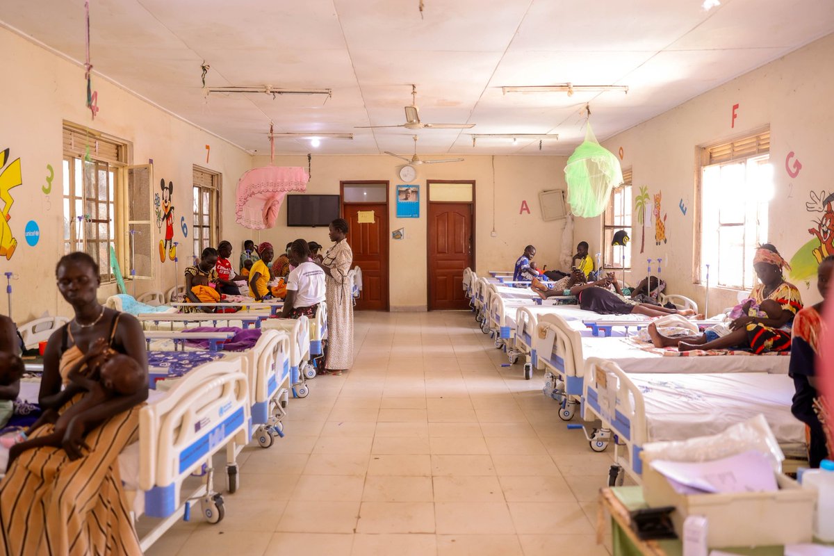 karamagih's tweet image. Today, @WHOSouthSudan and @MoHsouthsudan handed over supplies to Al Sabbah Children's Hospital, #SouthSudan ’s only children hospital.
✅ These supplies are for the children.
✅ They are for the mothers who sit anxiously at their bedside.
✅ They are for the doctors and…