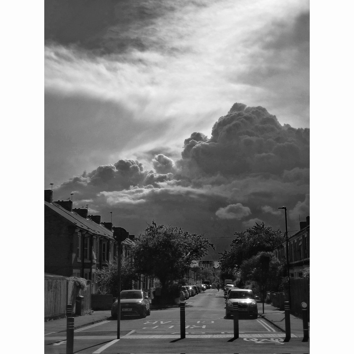 DeadManRunning1's tweet image. Just One of Those Skies, Heaton, Newcastle upon Tyne, 2025
#photography #sky #clouds #blackandwhite #skies