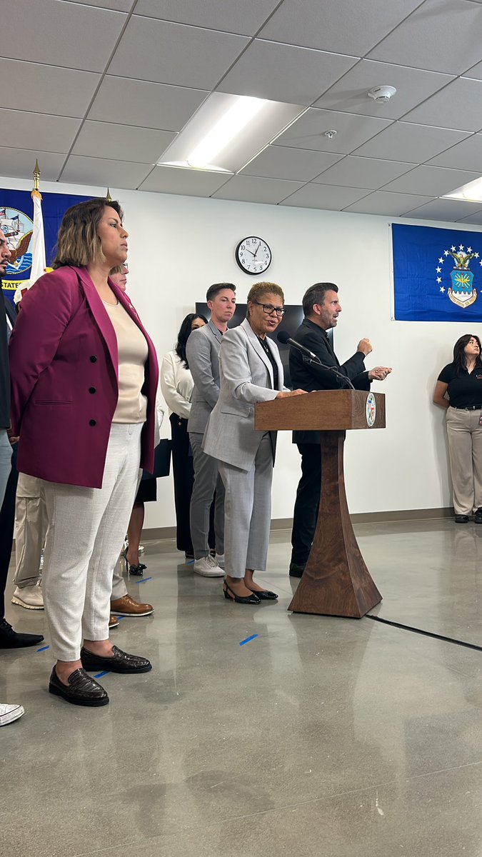 sherlyholmes's tweet image. Standing w veterans groups this AM, Mayor Karen Bass says the CA National Guard should be helping state prepare for fire season, not engaged in an “inappropriate” deployment in LA