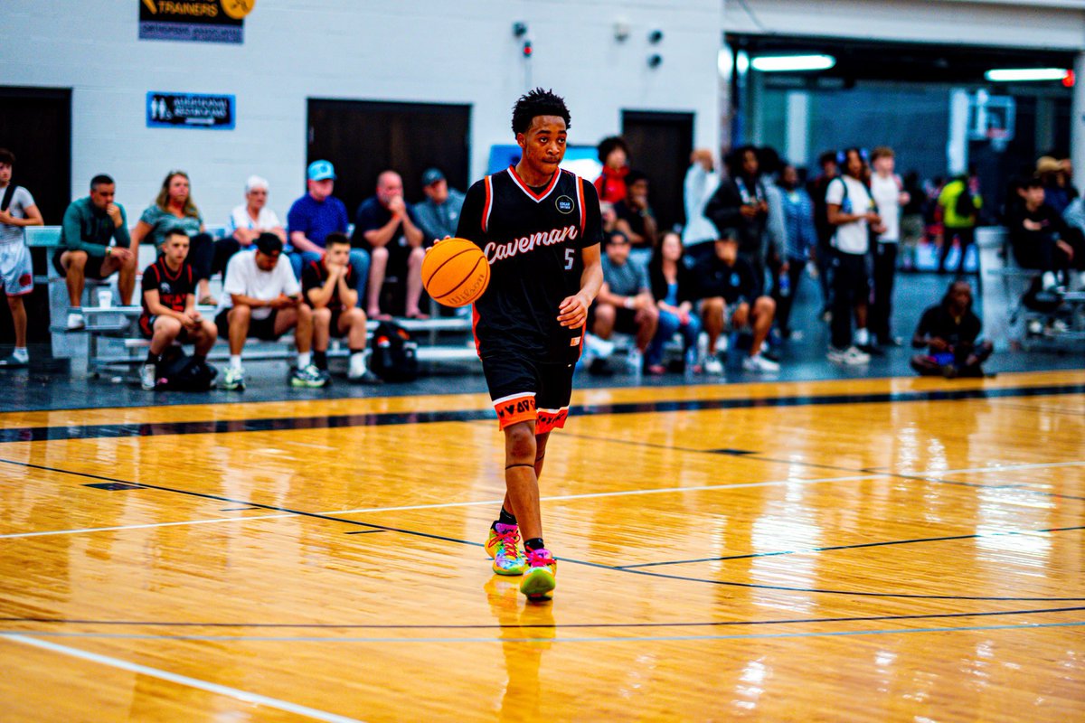 MonMoneyy5's tweet image. Thank you to the @cavemanbb organization for the continued support from opening doors for me to compete on the highest stages to creating a true family atmosphere. I appreciate the love from the players, coaches, and families. Grateful to be a part of it all. Senior Season ⏳