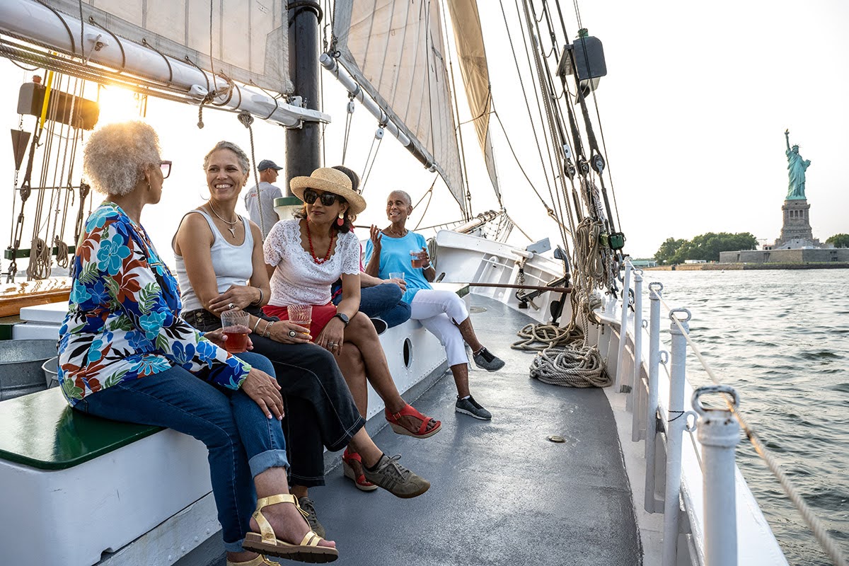 🌇 Step aboard the 1885 #Schooner Pioneer for an unforgettable #Sunset #Sail! Get your ticket to watch from the deck of a #HistoricShip as #NYC comes alive with a color and light as the sun begins to dip below the horizon.

🎟 : Thursday–Saturday, $15–$70, bit.ly/x-sunset-sail