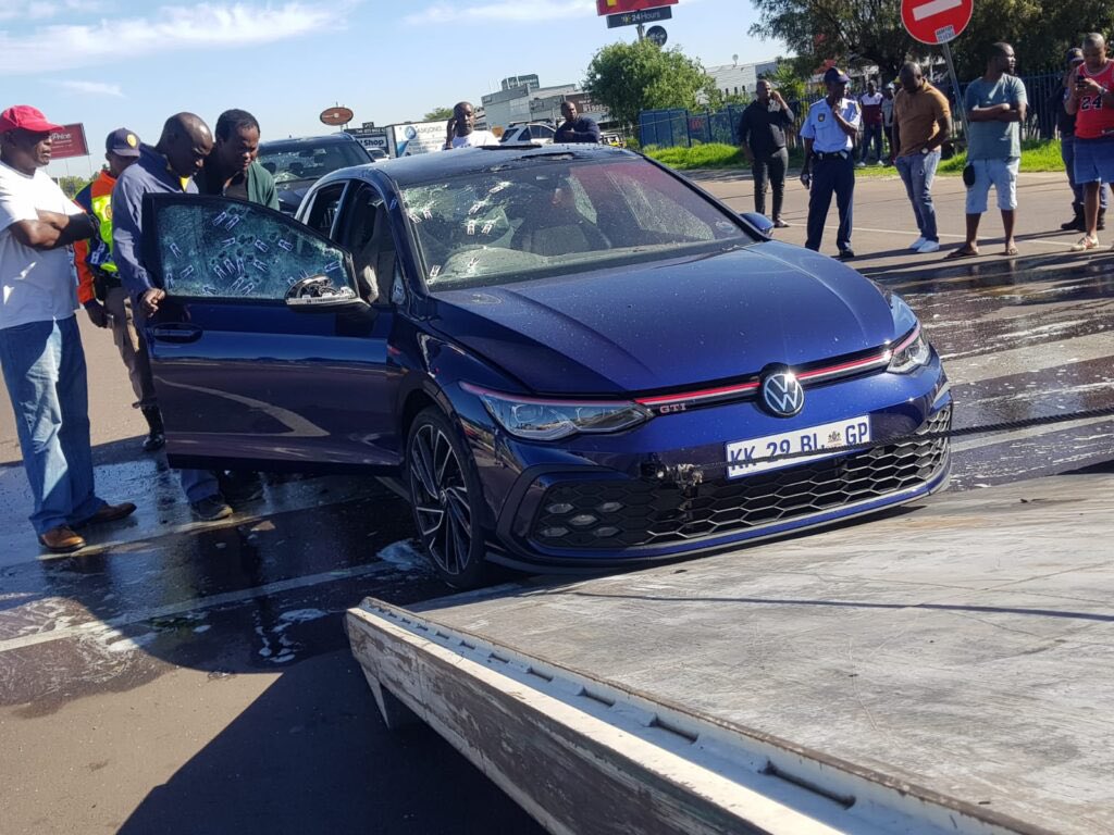 [THREE HITMEN AND HIT ORDERER ARRESTED IN CONNECTION WITH DJ SUMBODY MURDER]

On Monday afternoon, SAPS Political Killings Task Team working closely with Gauteng Organised Crime Detectives arrested four men between the ages of 45 and 60 in connection with the murder of popular SA