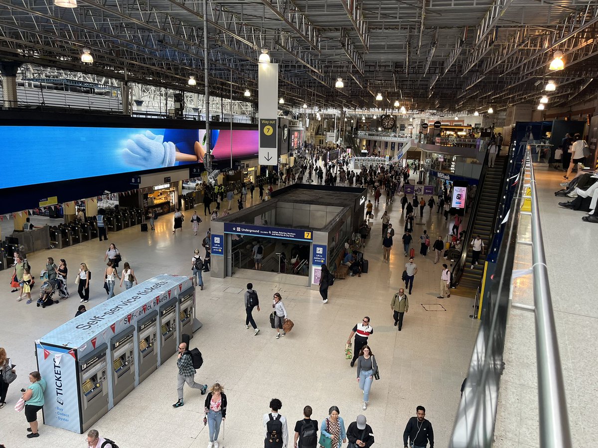 BBCTomEdwards's tweet image. Services seem to have recovered pretty well at Waterloo. Some delays and cancellations