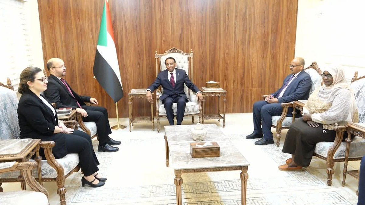 gov_moci's tweet image. كامل إدريس يؤكد ضرورة تعزيز الجهود الوطنية لإعادة بناء المنظومة الصحية بالبلاد
بورتسودان 21-7-2025 (سونا)- أكد رئيس الوزراء، دكتور كامل إدريس، ضرورة تعزيز الجهود الوطنية لإعادة بناء المنظومة الصحية بالبلاد، مشيدًا بدور منظمة الصحة العالمية وتدخلاتها خلال الفترة الأخيرة، خاصة في…