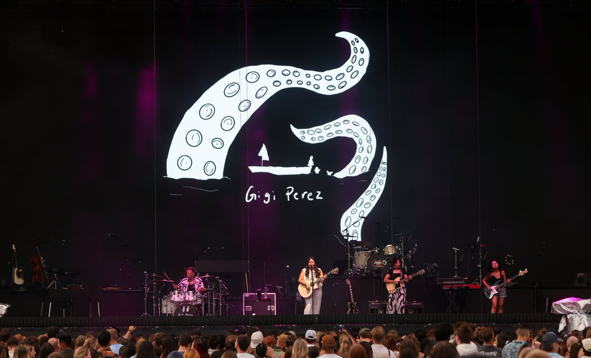 Last night was unreal. ✨ Thank you <a href="/Hozier/">Hozier</a>  and special guest <a href="/gigi4perez/">gigi</a>  for an unforgettable show under the stars.