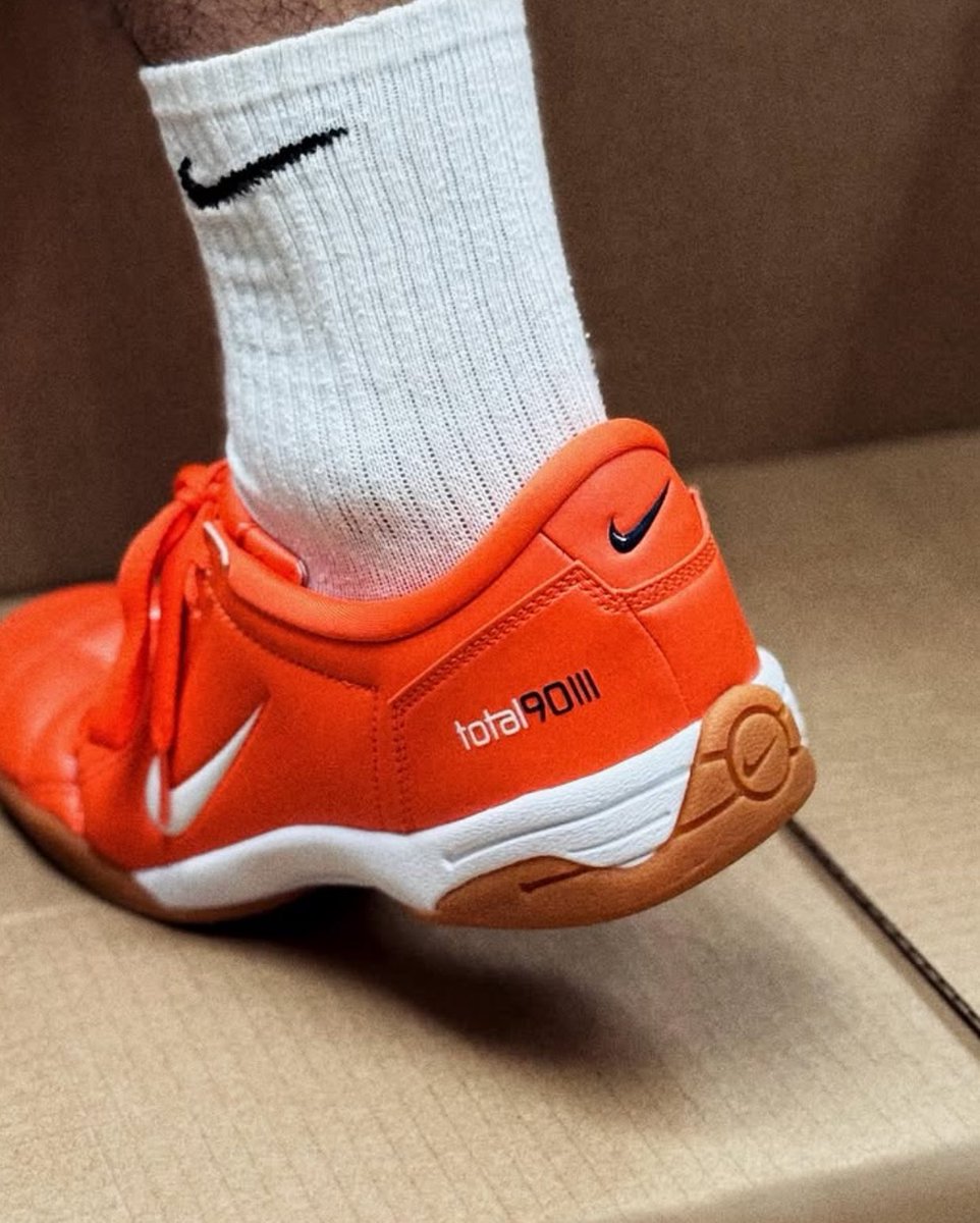 Sneaker Deals GB tweet media