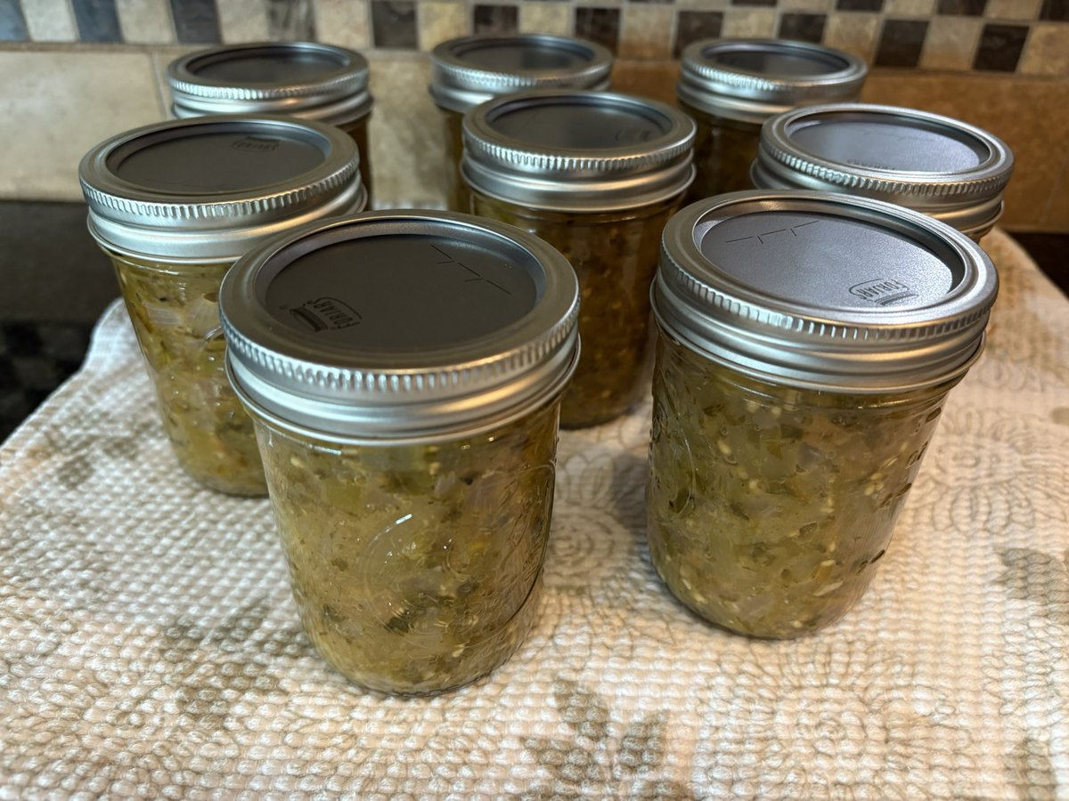UCantFoolMom's tweet image. Not much room to grow? Even gardening from the deck can produce great results. 😋 Round two of Green Tomato Salsa Verde