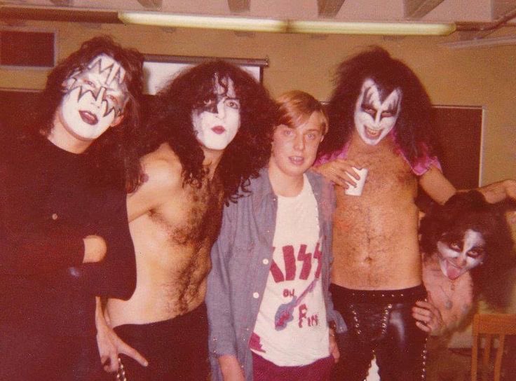 rebelwithyou's tweet image. Hotter Than Hell Tour, November 2, 1974
Maine Township High School Gym
Des Plaines, IL
#Kiss #KissArmy