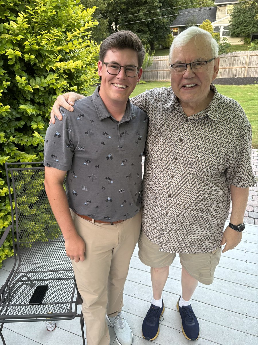 CaseyDitzel's tweet image. Great to catch up with @PredsNHL legend @PeteWeberSports. Look forward to catching you down south this season! #Smashville