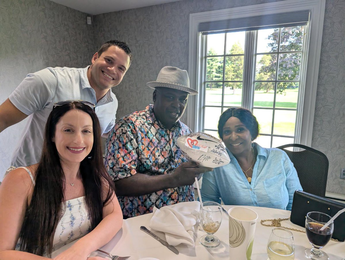 VinnyPacifico1's tweet image. Enjoying this luncheon and golfing tournament alongside Boxing legend Buster Douglas. Such a class act.
Wonderful day out here in Easton PA for this special occasion.