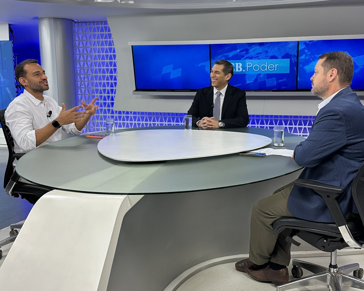 fabiofelixdf's tweet image. Estou ao vivo no CB Poder tratando de temas importantes para a cidade, como caos na saúde e ocupação territorial, e para o país, com os desdobramentos da operação contra Bolsonaro. Assista pelo YouTube youtube.com/live/-QrrUS2Iz… ou pela TV Brasília, Canal HD 6.1.