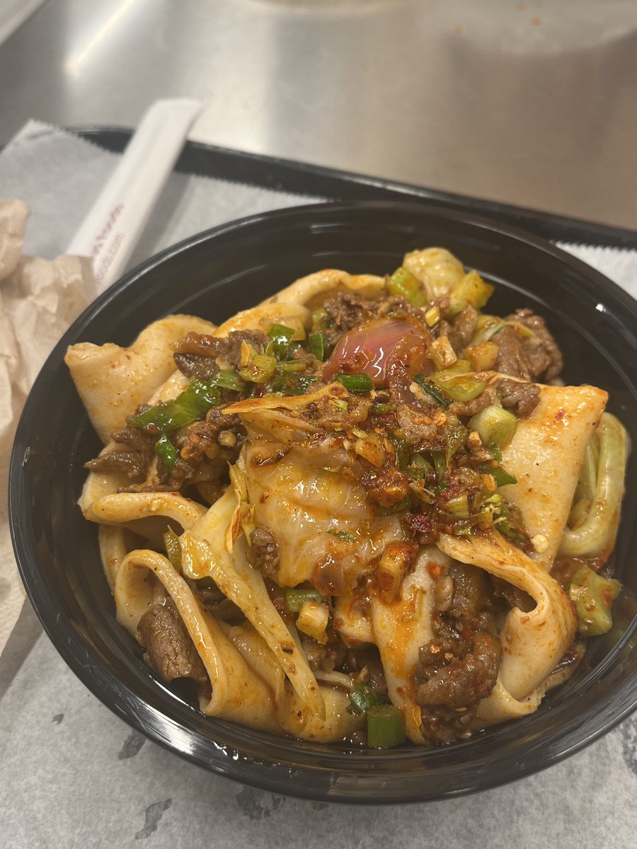 byaliceyin's tweet image. Xian famous foods, we meet again.
ate this every other day for lunch in 2017 and became the first person to gain weight after moving from the midwest to nyc. follow for more food tips lmao