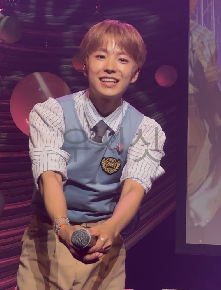 tokuno_da2suki's tweet photo. 250721 WISH祭 위시마츠리 팬미팅

오늘 유독 멍뭉이같았던 우시🐾
강아디가 같이 노래부르재요

#유우시 #ユウシ #YUSHI #NCTWISH https://t.co/l2fApNvDsc