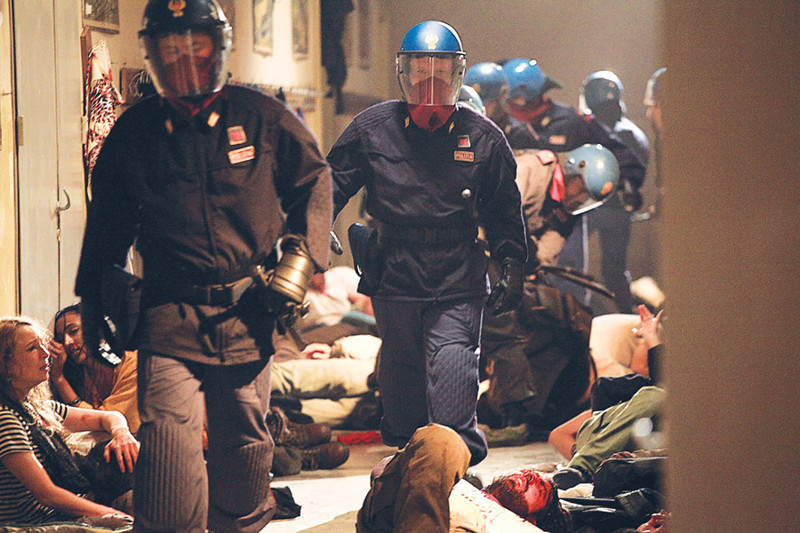 wrkclasshistory's tweet image. #OtD 21 Jul 2001 Italian police in Genoa raided the Armando Diaz school and brutally beat the protesters staying there. The victims were then arrested and tortured by officers, who were never punished stories.workingclasshistory.com/article/9391/i…