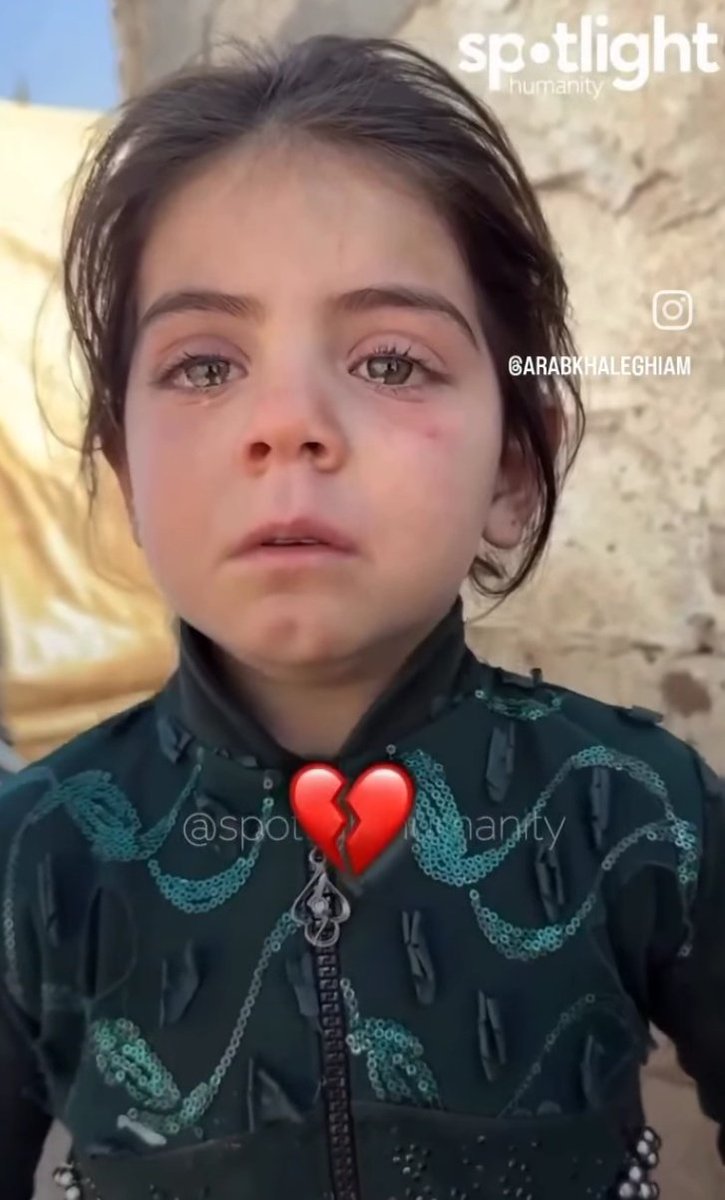 Yarane_rahbar's tweet image. وقتی اشک این دختر بچه فلسطینی رو دیدم ، با بغض لقمه دهانم میذارم 💔