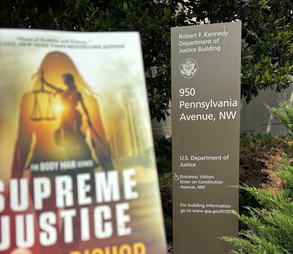 MMHarroldBooks's tweet image. On the move!  SUPREME JUSTICE is off the Mall, crossed Independence and Constitution Aves &amp;amp; headed towards Pennsylvania Ave up 9th Street.  Just spotted outside The Office of the Solicitor General at DOJ HQ. @EPBAuthor