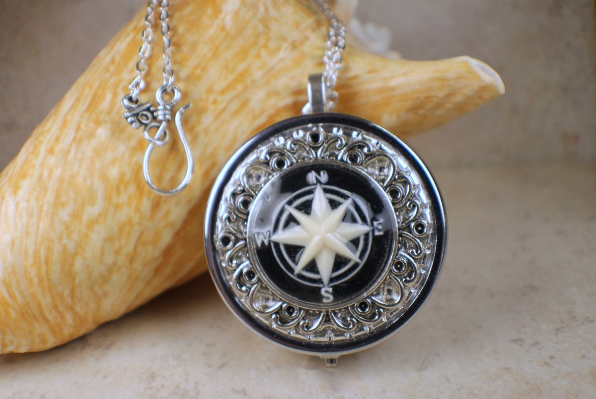 charsfavorite's tweet image. Unlock memories with the enchanting Compass Cameo Music Box Locket. A timeless treasure for just $100. Capture your heart in melody today! #MusicBoxMagic #GiftElegance
Shop Now charsfavoritethings.com/products/compa…