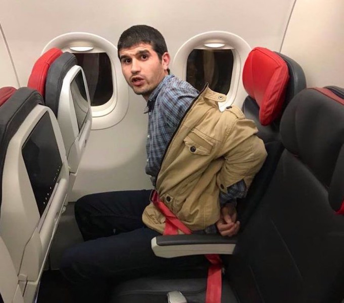 🔴Türkiye’de yaşayan Mısırlı Muhammed Abdulhafız, zalim Sisi rejimine iade edilmek isteniyor!

🔻Türkiye’de yasak kalış hakkı olan Abdulhafız, iş için gittiği Kenya’dan Türkiye’ye dönüşünde İstanbul Havalimanı’nda her yabancıya potansiyel terörist gözü ile bakan Risk Analiz