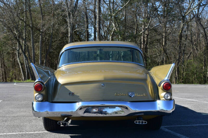 Carsforsalecom's tweet photo. With its unique styling and powerful supercharged V8, this 1957 Golden Hawk is a striking representation of Studebaker at its best!
High Flying Hawk: https://t.co/Ya0Asb3sYL
#Studebaker | #GoldenHawk https://t.co/ai0ZQMCWnq