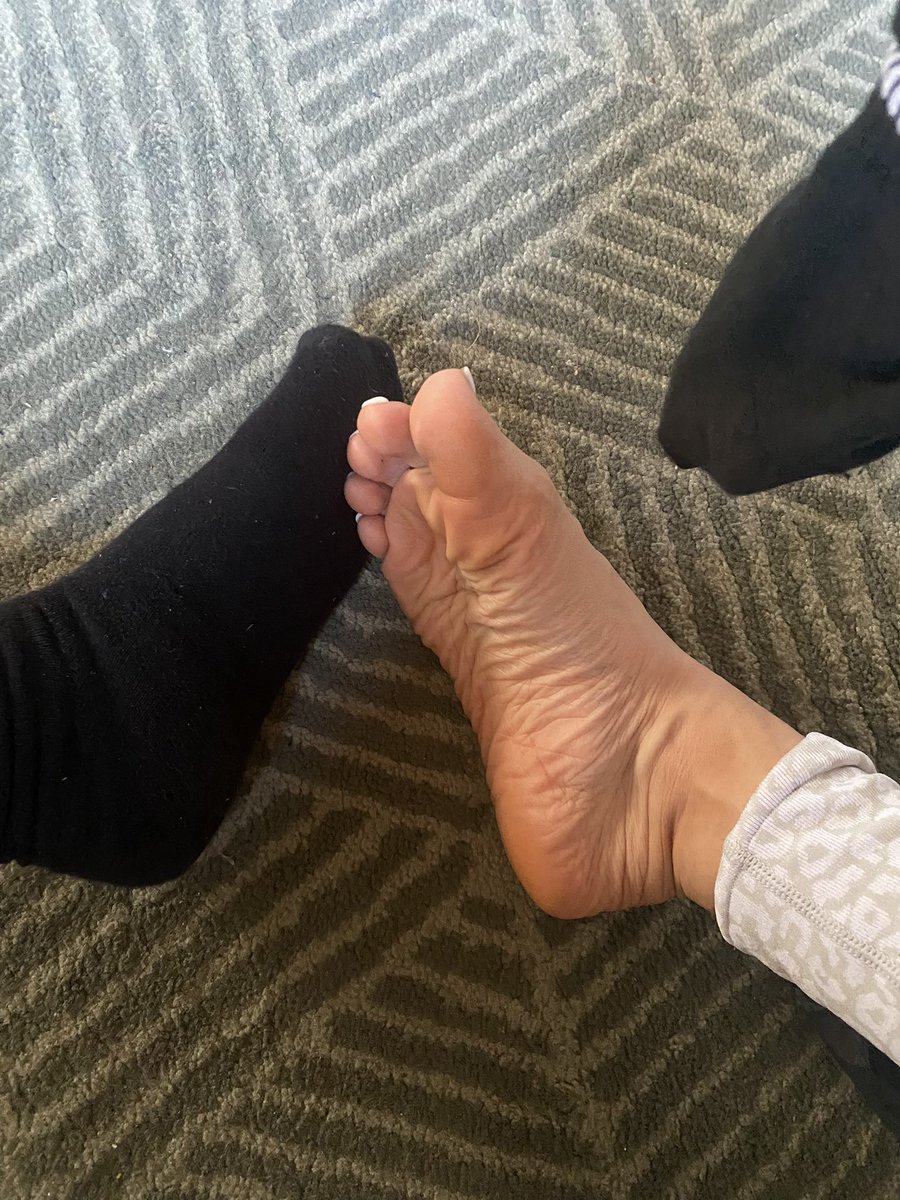 FootGoddessAmy's tweet photo. @rt_feet Black socks 🖤 https://t.co/l5V5Nvmme2