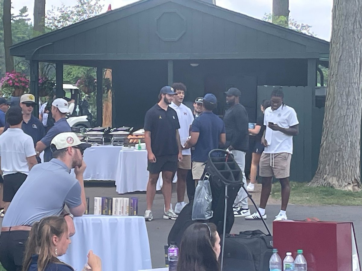 MaizenBrew's tweet image. We are in Plymouth for the 3rd annual @ChampCircleUofM Golf Outing! Sherrone Moore, Bryce Underwood and many other coaches and players are here to help raise NIL for the Wolverines. Much more to come… #GoBlue