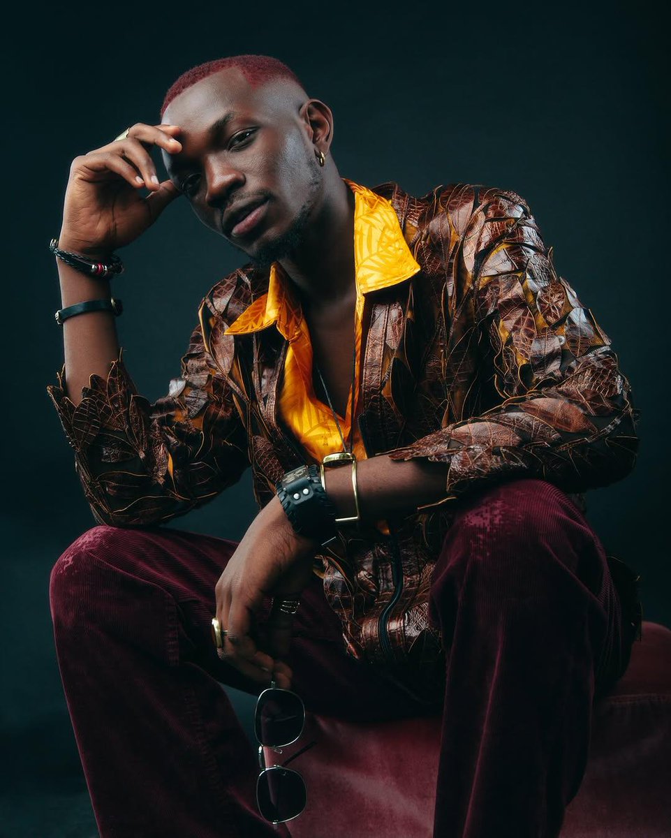 anyikopr's tweet image. Known for his electrifying stage presence, Kethan fuses soul, R&B & experimental sounds into a genre-defying experience. With a loop station, textured harmonies & raw emotion, whether solo or with his band—his energy & sonic depth are unforgettable.
2/6