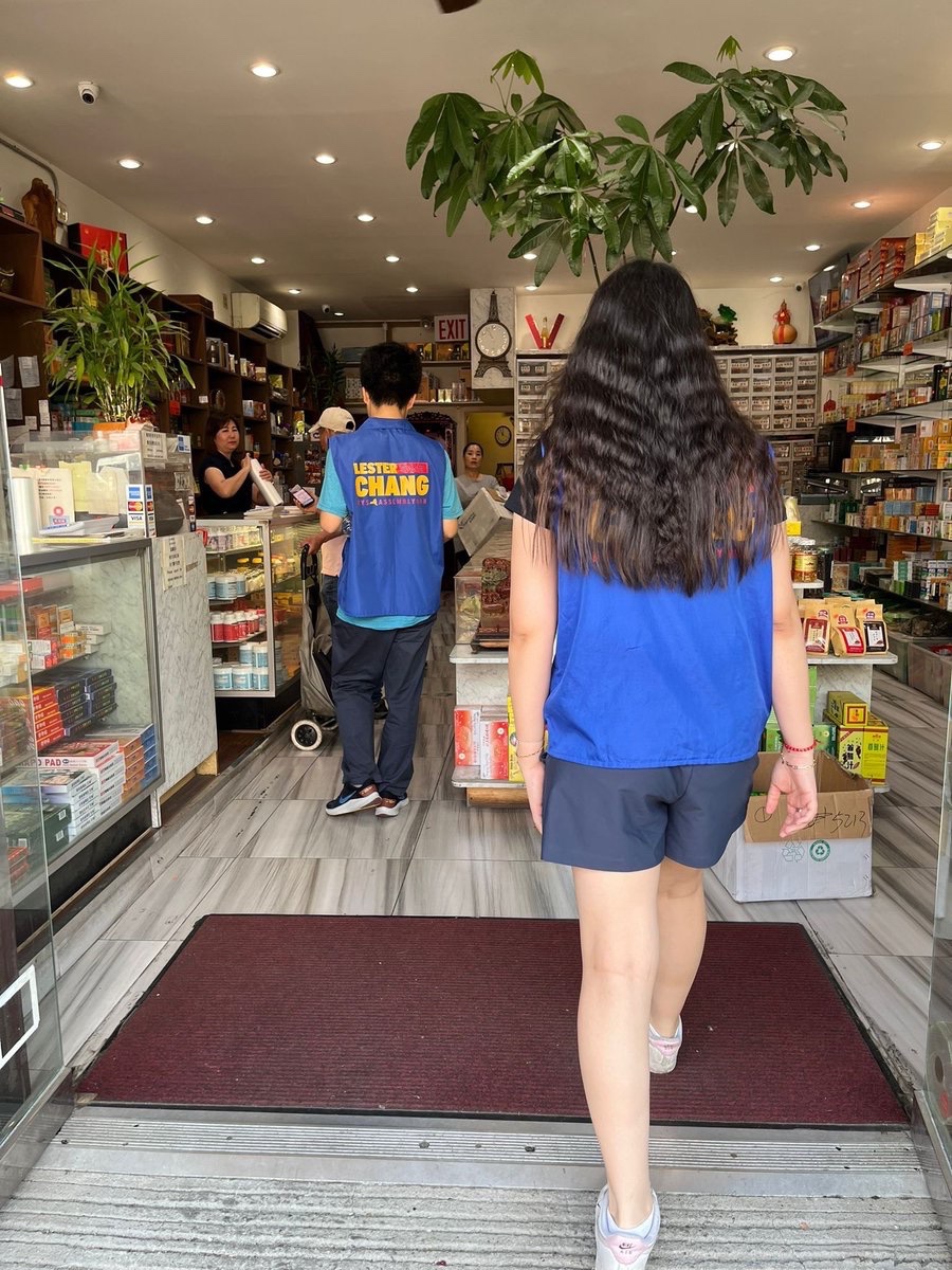 AMLesterChangNY's tweet image. This week, our SYEP interns visited small businesses throughout our community to engage directly with local constituents. They listened to comments, concerns, and suggestions-building relationships and gaining valuable insight into the needs and priorities of the people we serve.