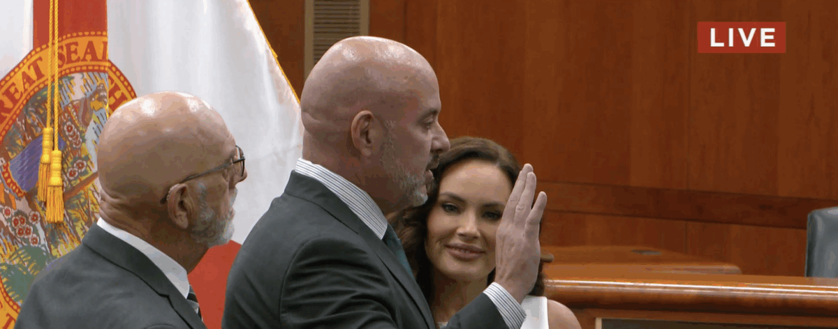 Fla_Pol's tweet image. Blaise Ingoglia (@GovGoneWild) sworn in as Florida's next Chief Financial Officer
Reporting by @GabrielleRusson
flapol.com/4o5KRN4
#FlaPol