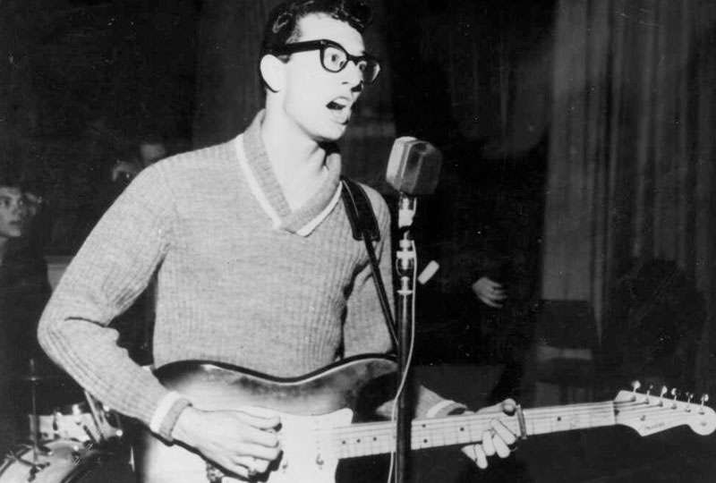 Morbidful's tweet image. When Buddy Holly died in a plane crash, his pregnant wife heard the news on television and suffered a miscarriage as a result. Since then, it became policy to notify family of tragedy before names became public.
