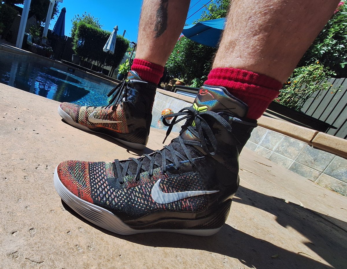 #mambamonday
#kotd 
NIKE KOBE 9 MASTERPIECE 

" You are the artist of your own life.
Paint a masterpiece. "

-Happy Monday-