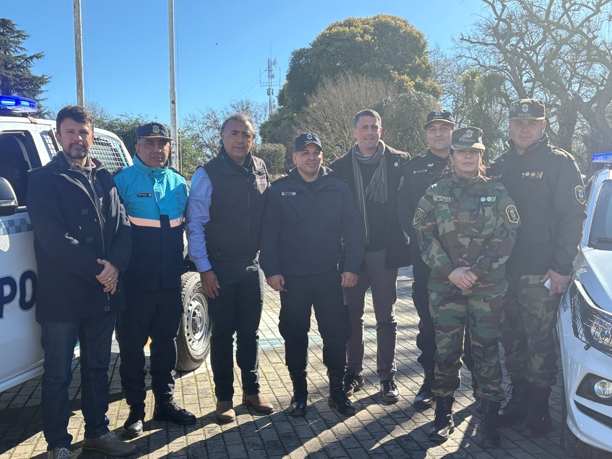 Javier Alonso (@javialonsook) on Twitter photo Más seguridad para Pila
Junto al intendente <a href="/SebaWalkerInten/">Sebastián Walker Intendente</a> entregamos móviles policiales y presentamos nuevos efectivos que se suman al trabajo preventivo en el distrito.
Con presencia, inversión y coordinación, seguimos cuidando a cada bonaerense.
#FuerzaBuenosAires Más seguridad para Pila
Junto al intendente <a href="/SebaWalkerInten/">Sebastián Walker Intendente</a> entregamos móviles policiales y presentamos nuevos efectivos que se suman al trabajo preventivo en el distrito.
Con presencia, inversión y coordinación, seguimos cuidando a cada bonaerense.
#FuerzaBuenosAires