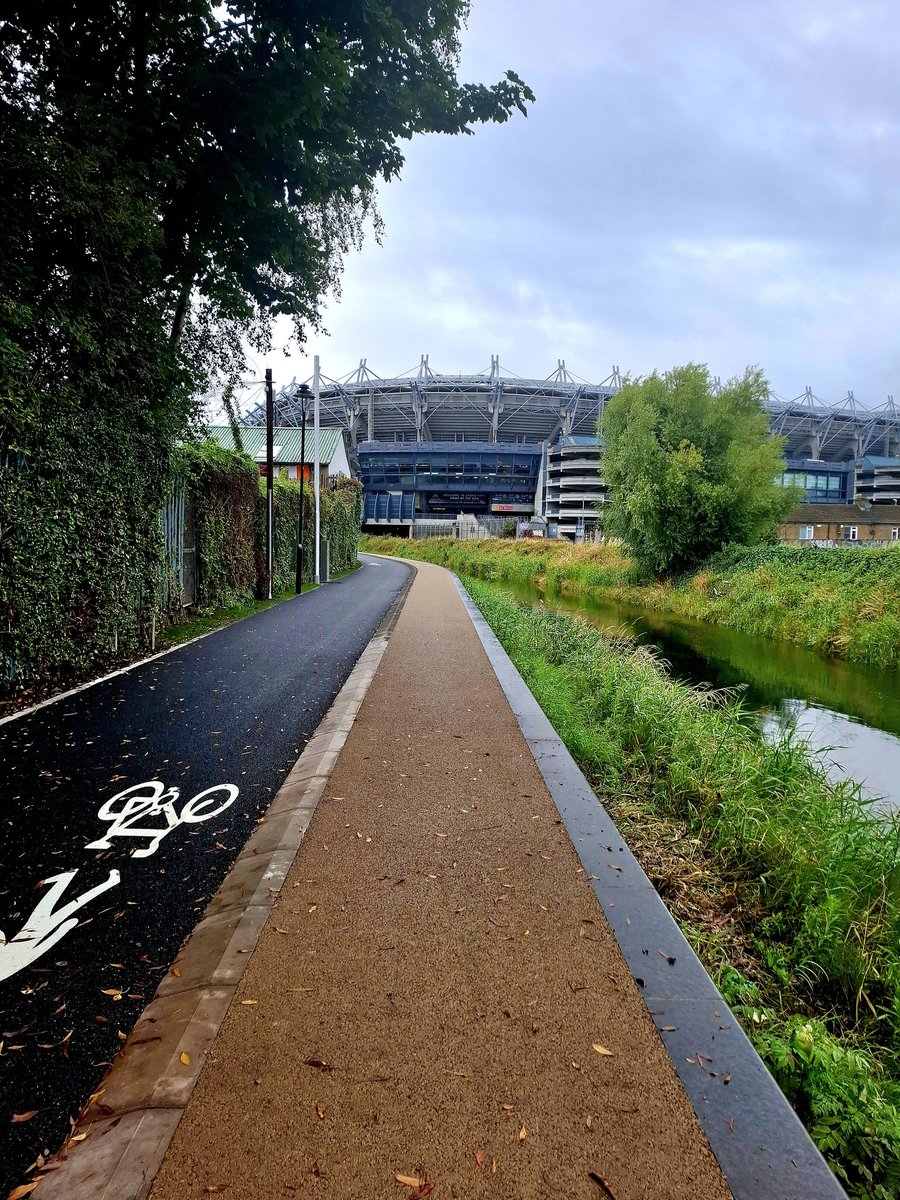 dublin_damo's tweet image. Nice to run along this stretch of Royal Canal towpath again, has been closed for a ridiculously long time.