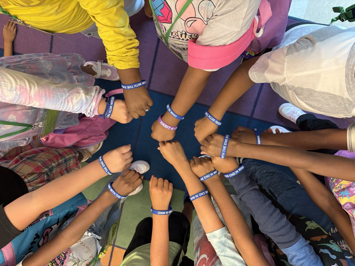CSL_BelPreElem's tweet image. Good to see our ELO students wearing their attendance bracelets. They earn one for each week. 4 gets you a grand prize the last day! Gave out over 100 last Friday! @LearnerDSLI @BelPrePandas @CSMCPS_Leader @CSconnect_MCPS @MCPS