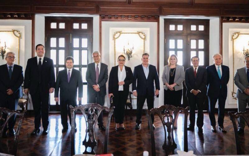 'No son hermanos de delincuentes' el delincuente sos vos quema llantas! Acá te dejo un recuerdo para que aprendas a callar.