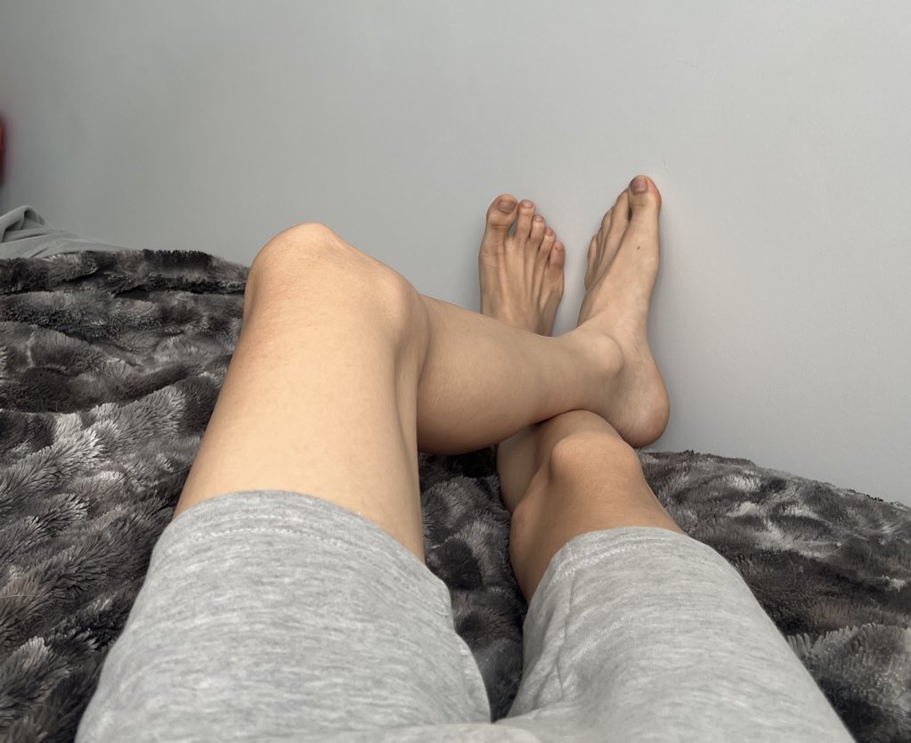 AsianMasterRjs's tweet image. Come relapse for your king. #malefeet #malefindom