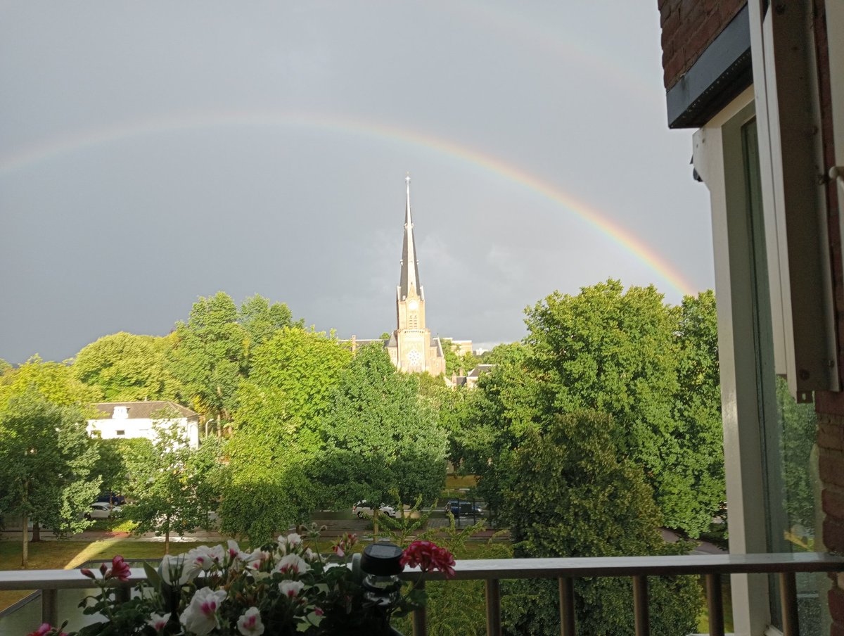 TonneDer's tweet image. Het noodweer levert een prachtig plaatje op.