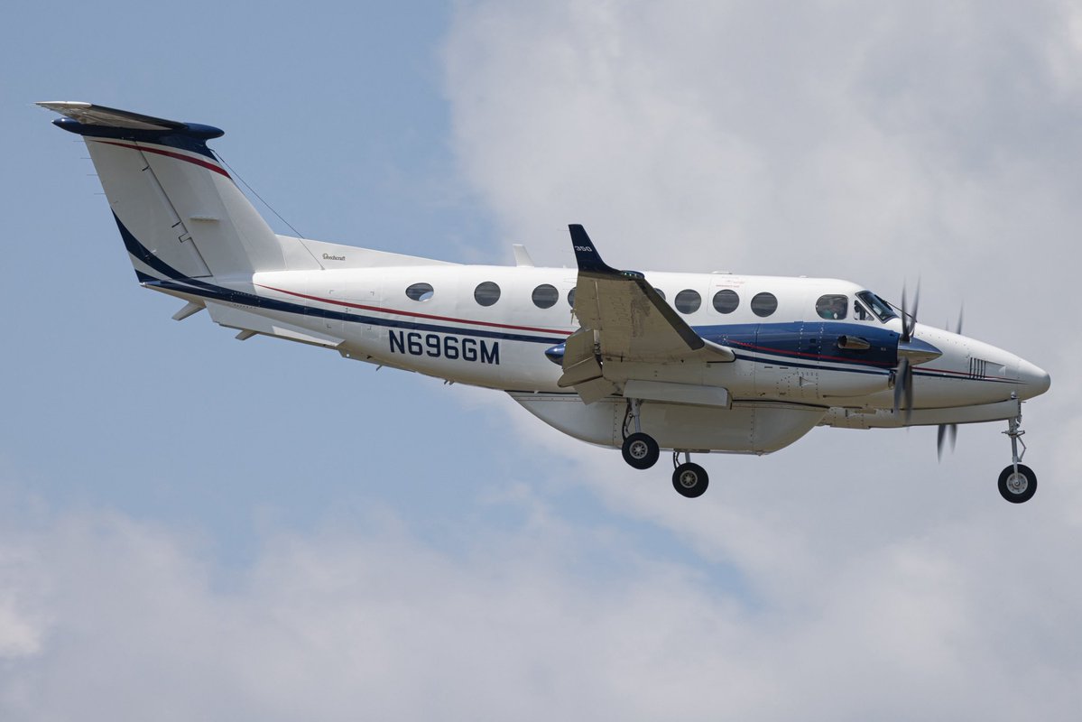 mhtplanes's tweet image. You never know what you’ll see hanging out at the airport! Here’s KECK96 arriving and departing MHT after a quick stop at the Corporate Ramp!