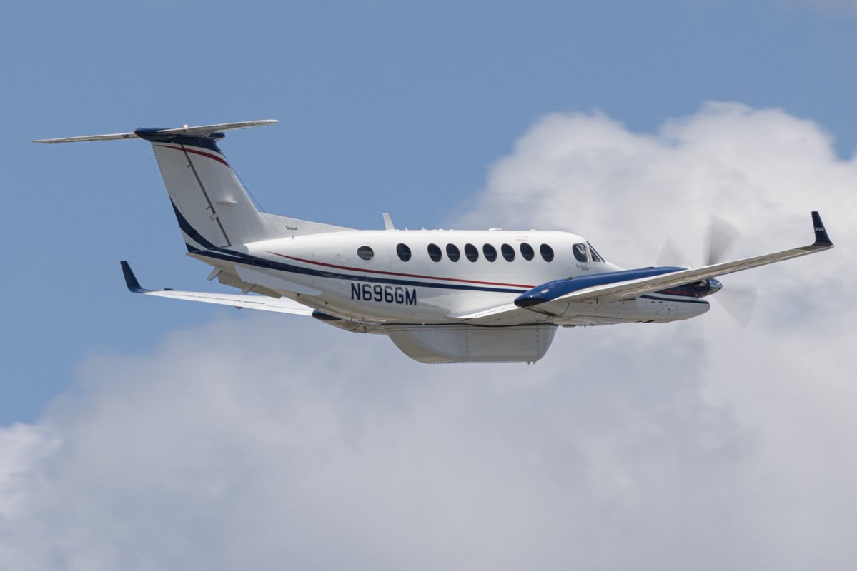 mhtplanes's tweet image. You never know what you’ll see hanging out at the airport! Here’s KECK96 arriving and departing MHT after a quick stop at the Corporate Ramp!
