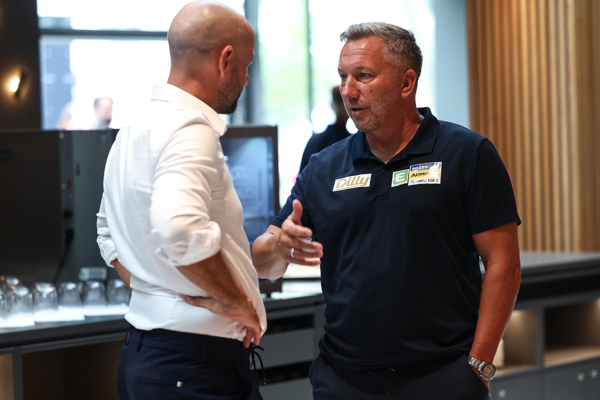 tsv_hartberg's tweet image. Bei der Auftakt-PK der @OEFBL stellten sich heute im Wiener Prater Cheftrainer Manfred Schmid und Kapitän Jürgen Heil den Fragen der Medien. ⚽️
🎤 Stimmen & Bilder vom Event findet ihr jetzt auf unserer Website!
ℹ️ tsv-hartberg-fussball.at/bundesliga-auf…
#admiralbl #forzatsv #nevergiveup