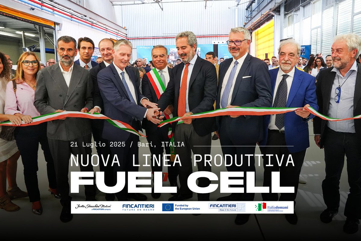 Fincantieri's tweet image. Insieme alla nostra Isotta Fraschini Motori (IFM), abbiamo inaugurato a Bari la nuova linea produttiva per lo sviluppo e il collaudo di sistemi Fuel Cell a idrogeno, un investimento strategico che rafforza il nostro ruolo nell’innovazione tecnologica per la transizione…