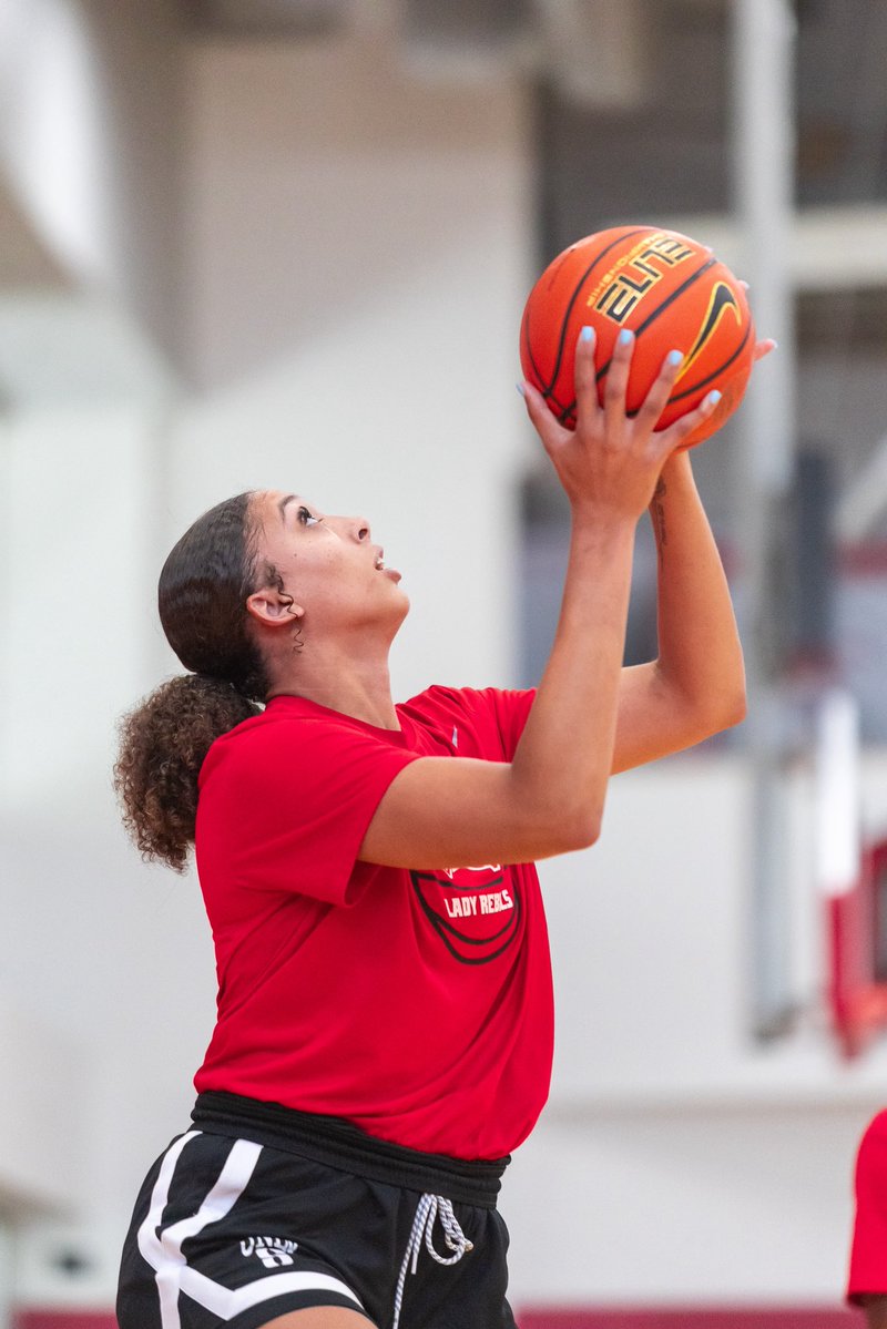 UNLVLadyRebels's tweet image. 𝑮𝒆𝒕 𝒕𝒐 𝑲𝒏𝒐𝒘 𝒕𝒉𝒆 𝑳𝒂𝒅𝒚 𝑹𝒆𝒃𝒆𝒍𝒔!🏀
One of the top players on the West Coast, the 2024-25 CVP Section Player of the Year - @AlexisSwillis! Swillis, a true center with physicality and skills on the interior is ready to make her mark in a Lady Rebel uniform!
