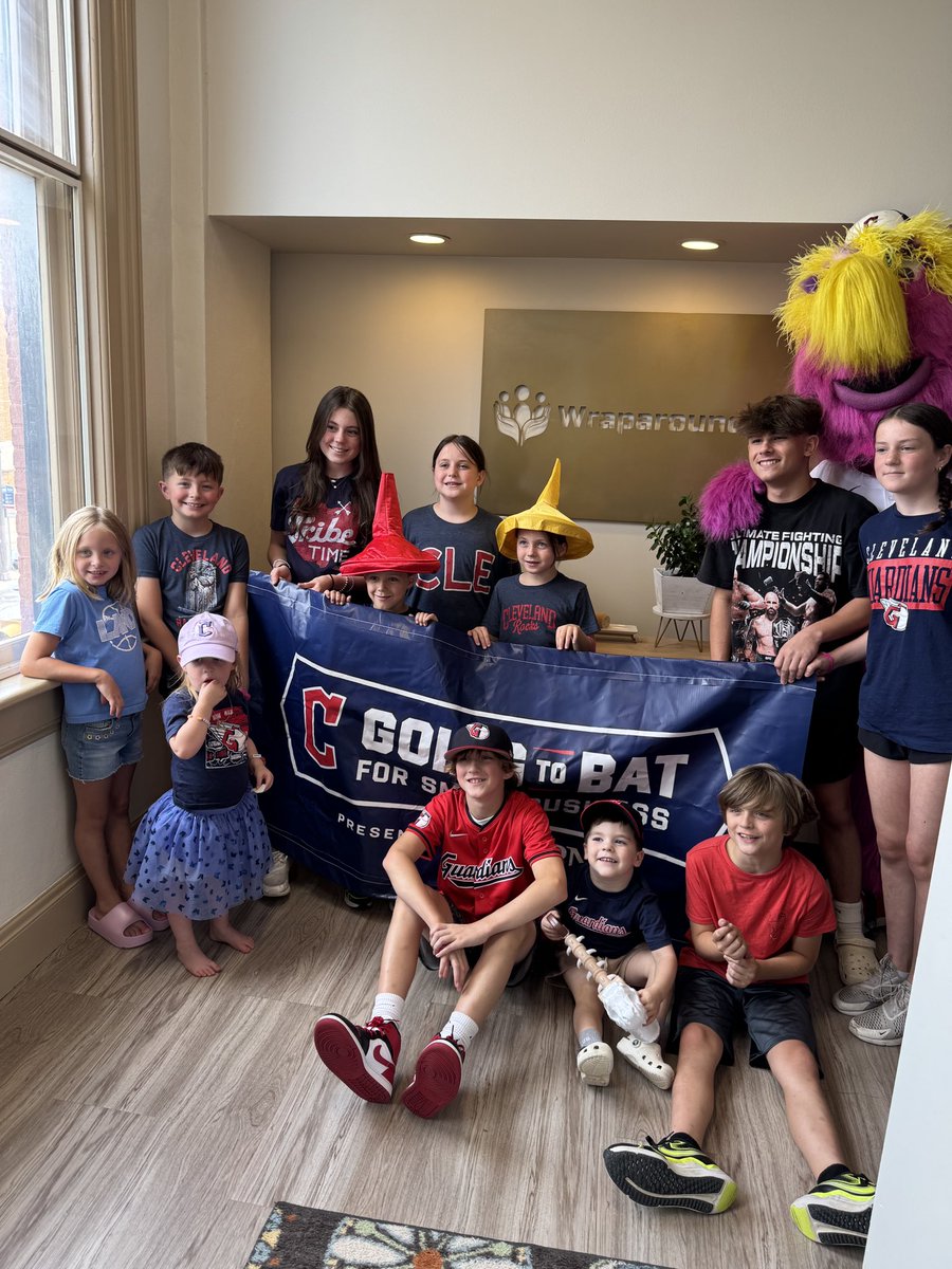 CLEInspires's tweet image. We’re proud to recognize Wraparound Experts as the @PNCBank and @ClevelandGuardians “Going to Bat for Small Business” winner for July.
Based in Northeast Ohio, Wraparound Experts partners with schools to provide specialized educational and mental health staffing. With over 50…
