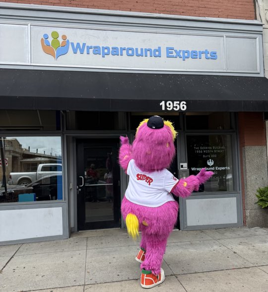 CLEInspires's tweet image. We’re proud to recognize Wraparound Experts as the @PNCBank and @ClevelandGuardians “Going to Bat for Small Business” winner for July.
Based in Northeast Ohio, Wraparound Experts partners with schools to provide specialized educational and mental health staffing. With over 50…