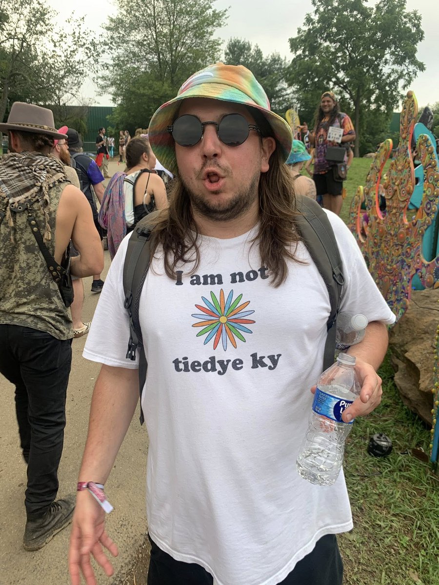 svmmxns's tweet image. Met @tiedyekyforeva in the crowd at Secret Dreams