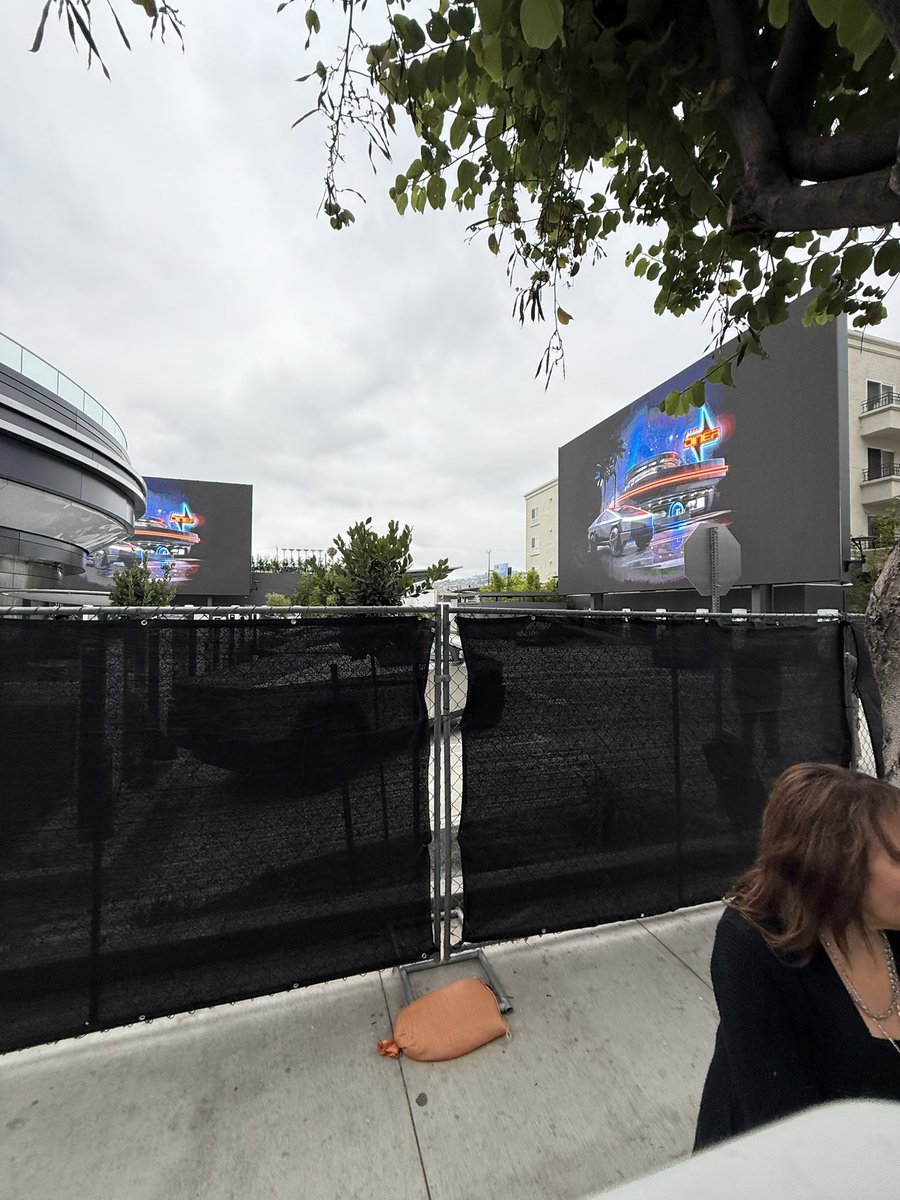 TheEvryDayChris's tweet image. Sorry. I did a live interview with @kcalnews update. Guy asked me why I’m not updating. Still not open at 1021
